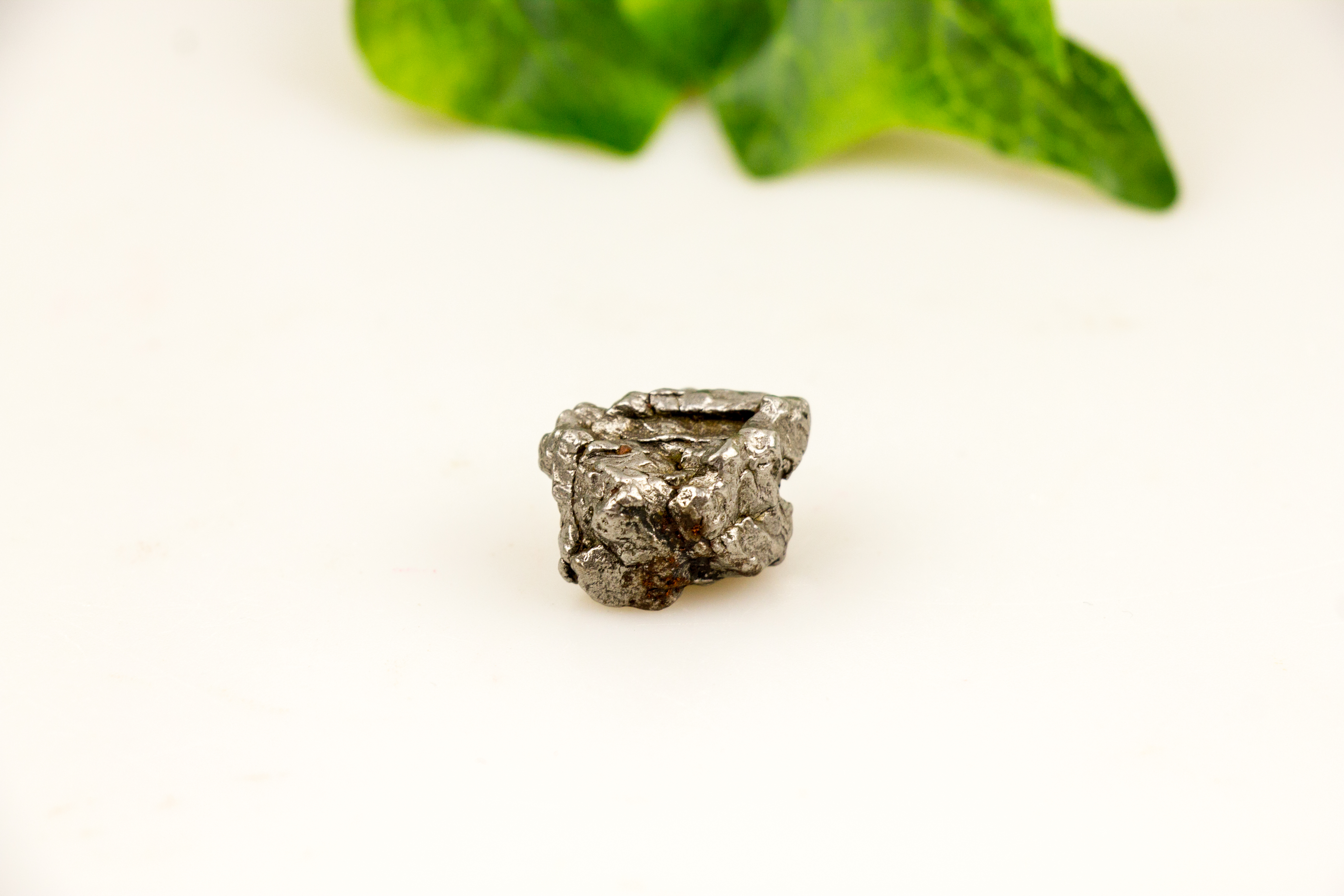 Meteorit groß, ca. 12 - 15 gramm, mit Zertifikatkarte