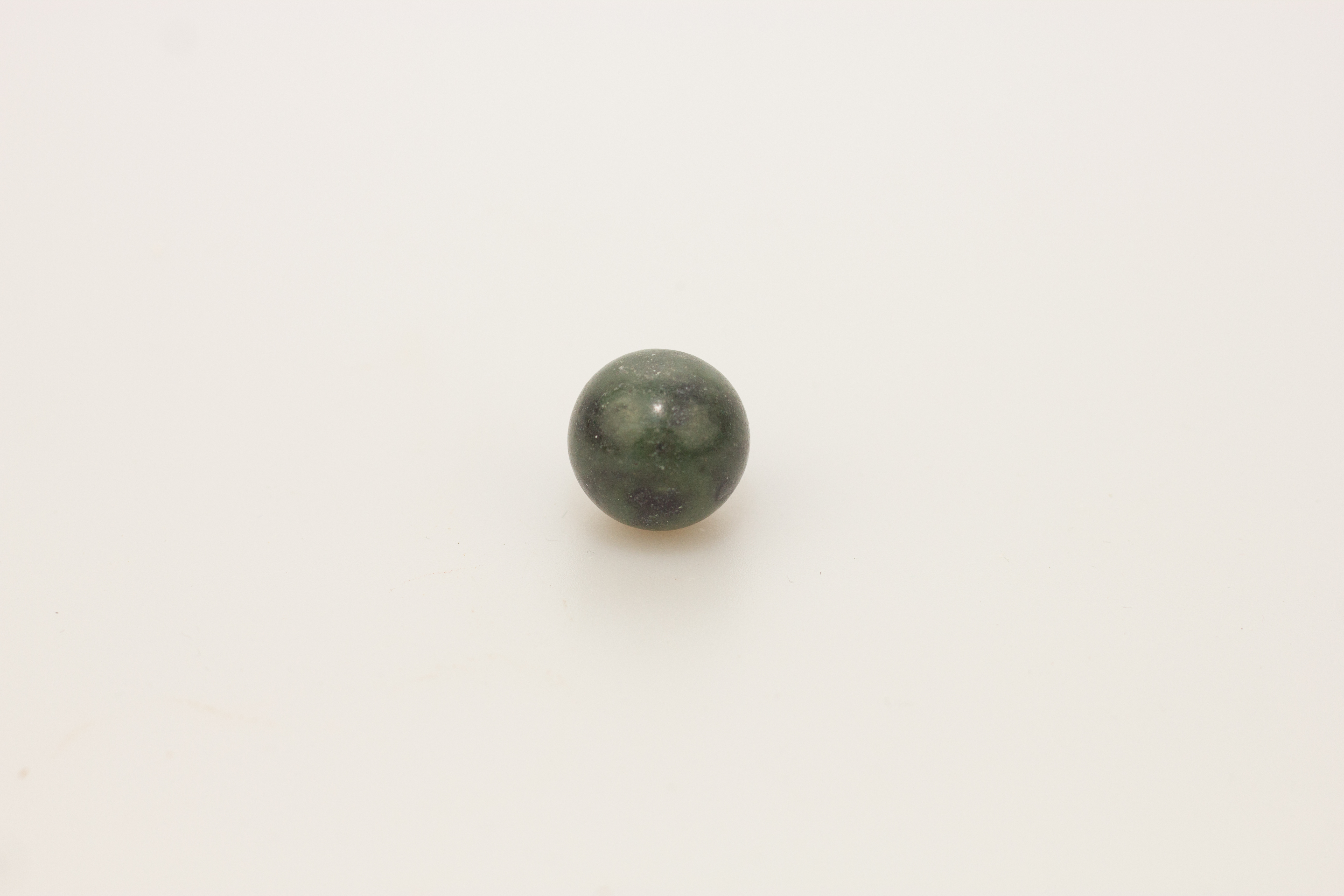 Kugel 15mm kalibriert Nephrit-Jade