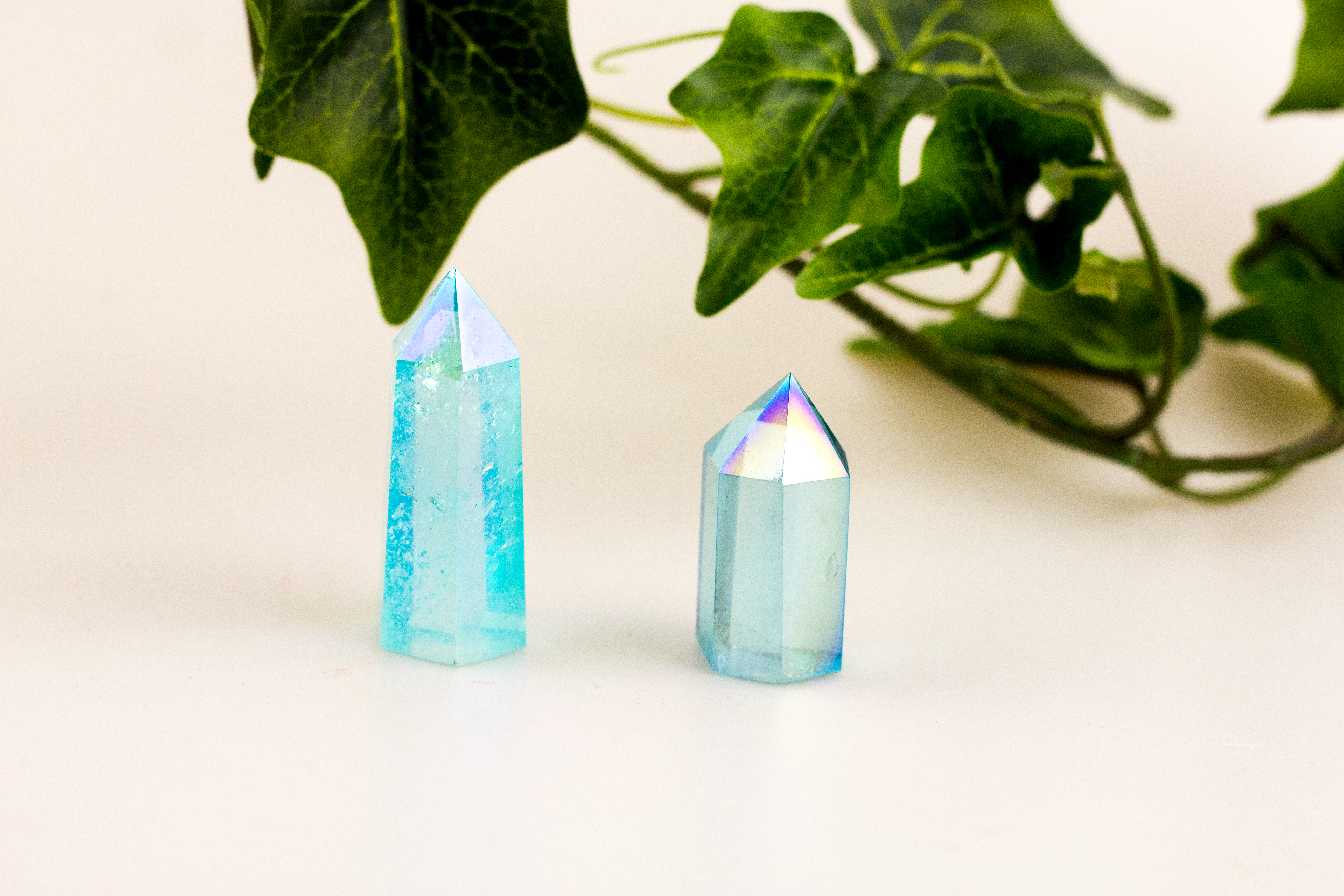 Spitze poliert Aqua Aura klein (Bergrkistall bedampft) 20 - 40 gr in Kunststoffpouch